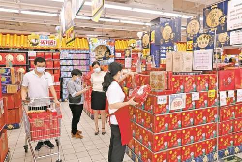 應(yīng)節(jié)食品迎銷量高峰 傳統(tǒng)月餅領(lǐng)跑市場(chǎng)，無糖新品異軍突起